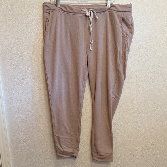 Old Navy Pants - 🏃‍♀️🏃‍♀️🏃‍♀️3 for 12$🏃‍♀️🏃‍♀️🏃‍♀️Old Navy Tan Joggers-XL